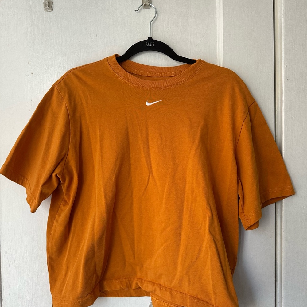 Nike Cropped Loose Fit Orange Tee